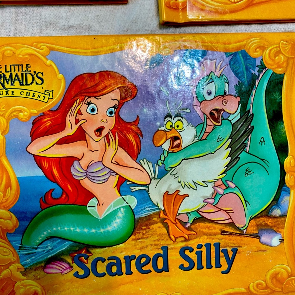 Vintage 90’s The Little Mermaid treasure chest books. Three books included. - Picture 3 of 5